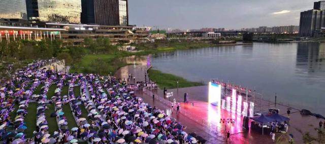 鄭州周末好去處推薦！樂隊表演、音樂噴泉、看籃球聯(lián)賽……:音樂噴泉
