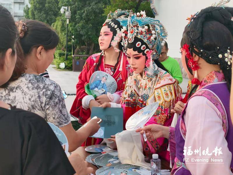 “夜游船政”推出閩劇表演 水鏡廣場音樂噴泉成網(wǎng)紅地標(biāo):音樂噴泉
