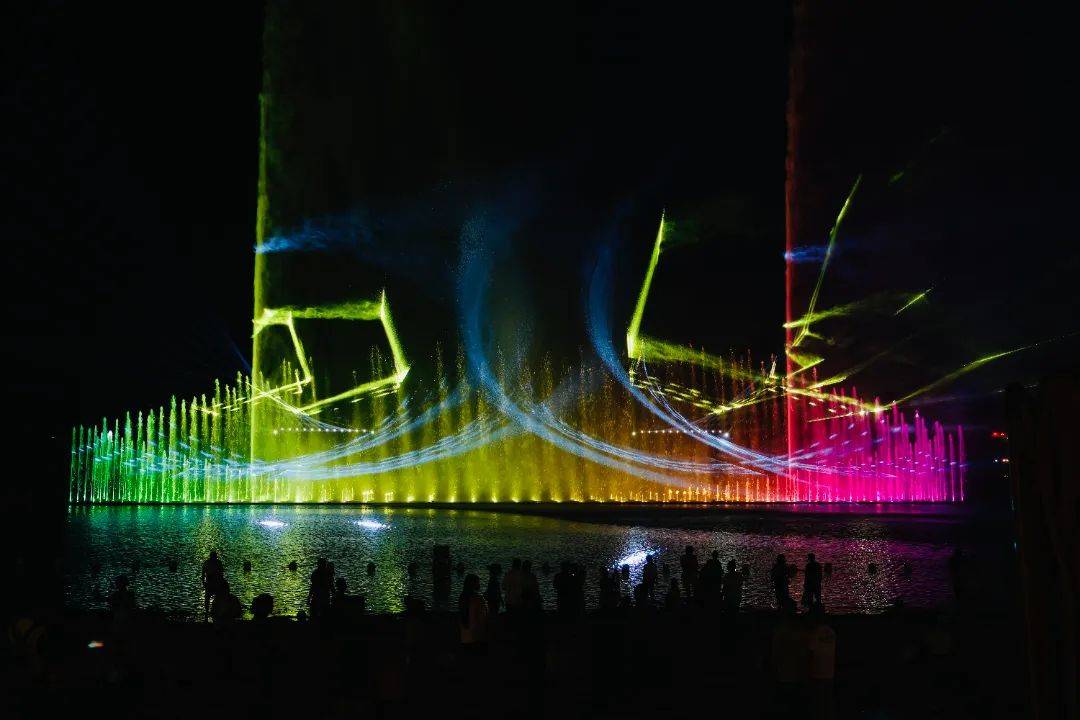 26日起<strong></p>
<p>音樂噴泉
</strong>，37天狂歡！水幕光影秀×粉沙灘×音樂噴泉，等你來~:音樂噴泉
