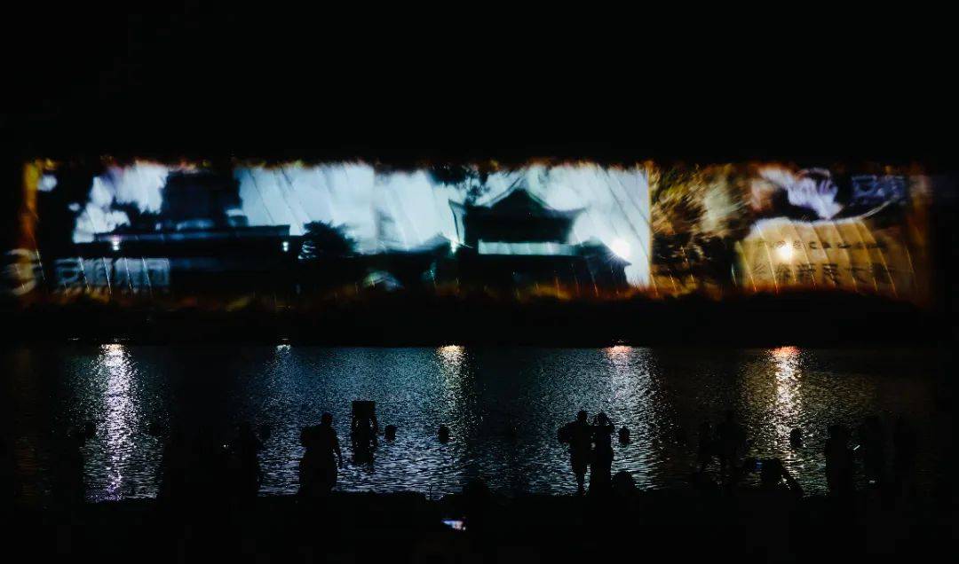 26日起<strong></p>
<p>音樂噴泉
</strong>，37天狂歡！水幕光影秀×粉沙灘×音樂噴泉，等你來~:音樂噴泉
